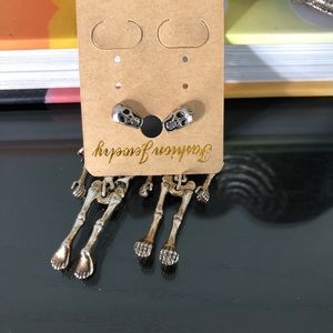 Brand new skull earring